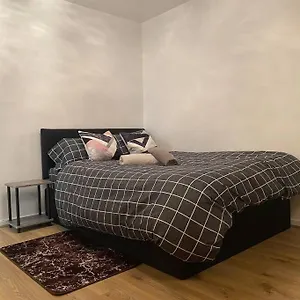 2 Bedroom Flat Camberwell Grove Apartment London