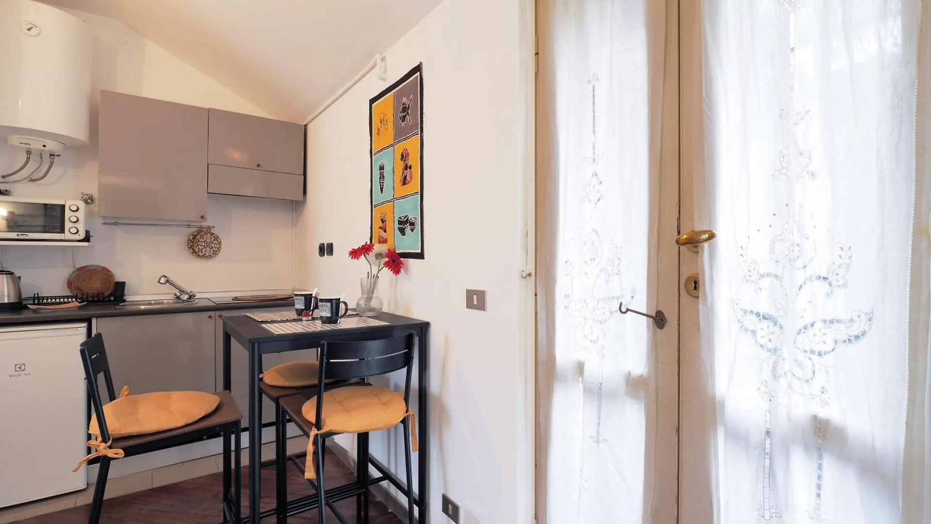 Milano For Guest- Angela Apartment Duomo 0*, Milan Italy